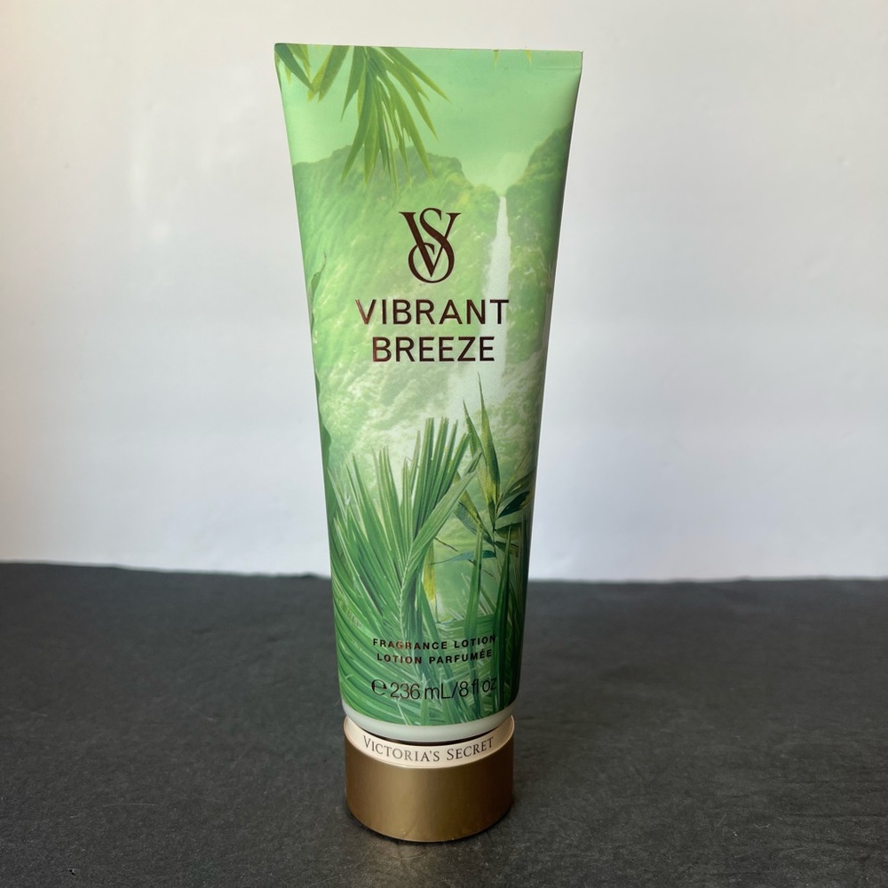 New Victoria’s Secret Vibrant Breeze Lotion, 8 fl oz